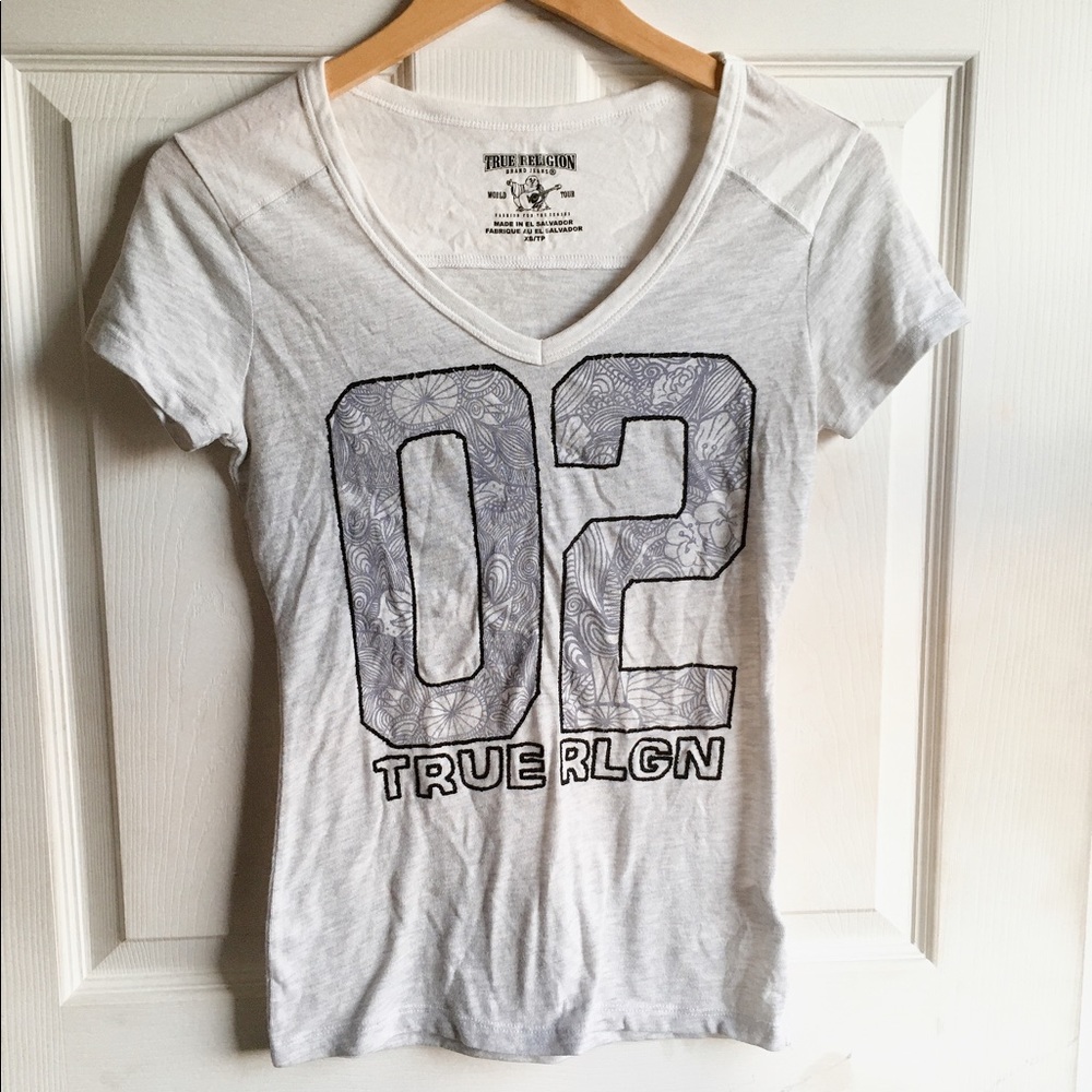 True Religion v neck tee shirt w/ embroidered 02